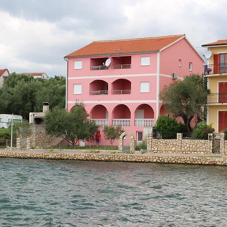 Apartments Marija - Maslenica - First Line To The Sea Exteriér fotografie