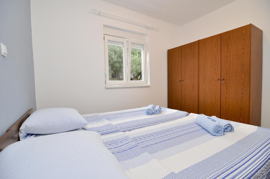 Apartments Marija - Maslenica - First Line To The Sea Pokoj fotografie
