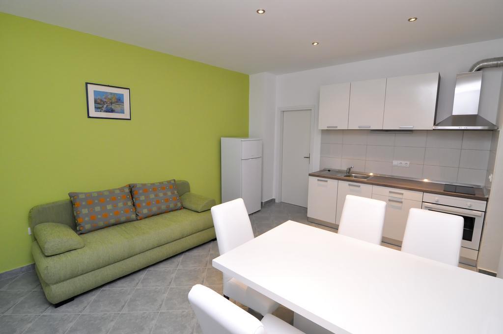 Apartments Marija - Maslenica - First Line To The Sea Pokoj fotografie