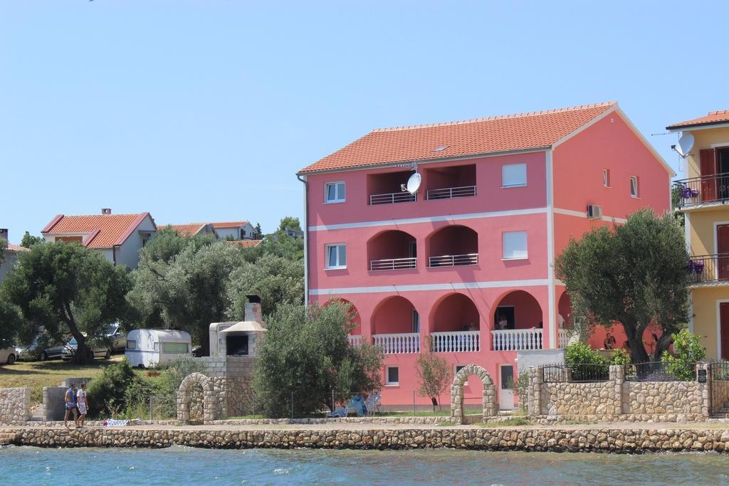 Apartments Marija - Maslenica - First Line To The Sea Pokoj fotografie