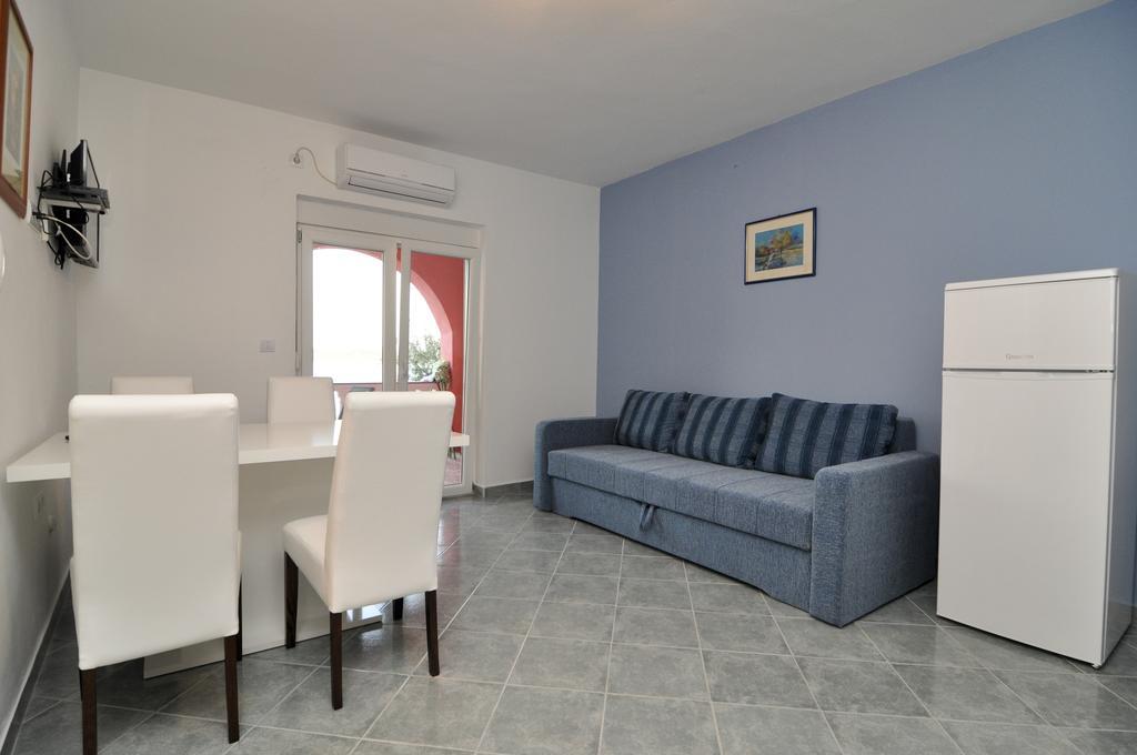 Apartments Marija - Maslenica - First Line To The Sea Pokoj fotografie