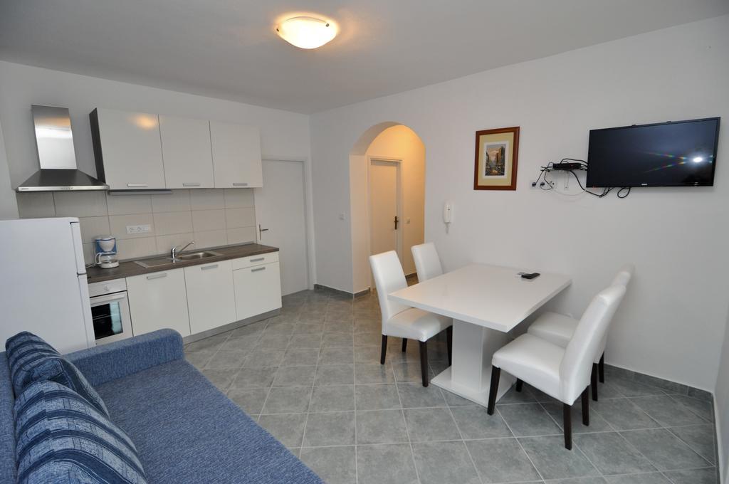 Apartments Marija - Maslenica - First Line To The Sea Pokoj fotografie